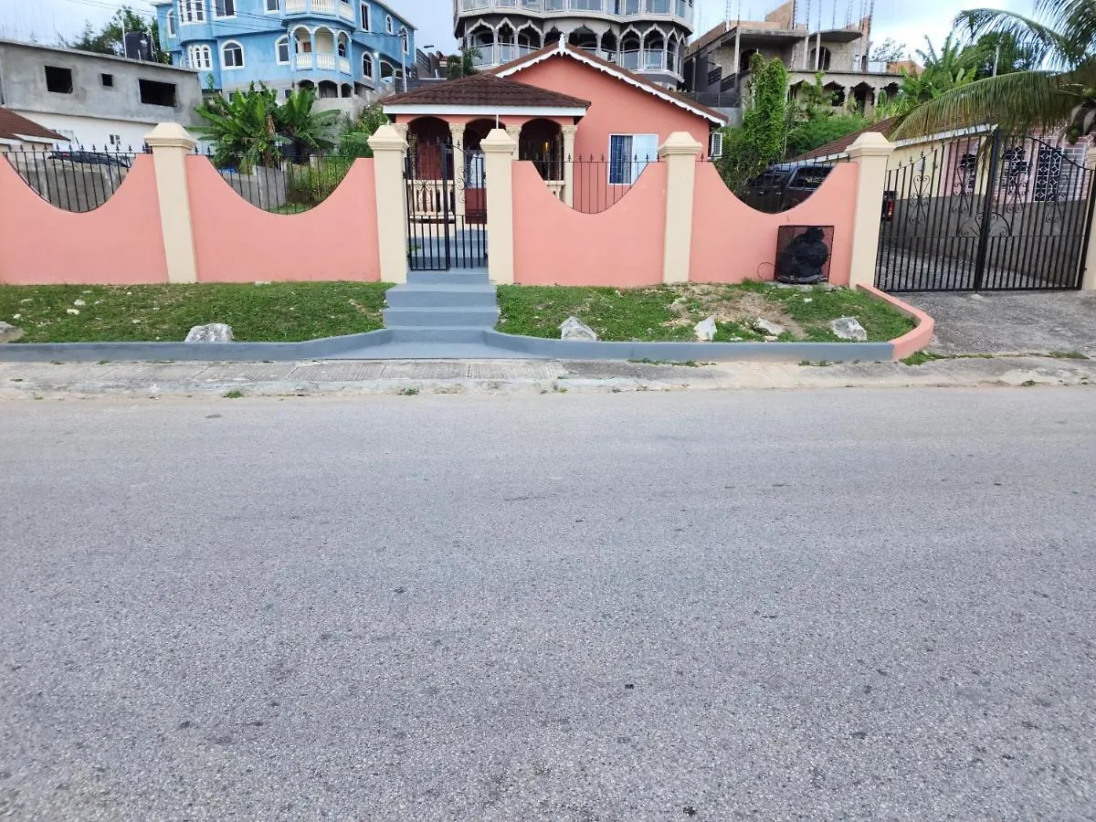 Relax And Unwind At Scenic Plateau Apartman Montego Bay